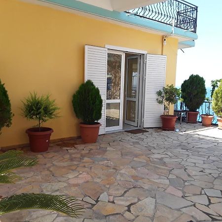 Odhisea Hotel Restaurant Qeparo Bagian luar foto