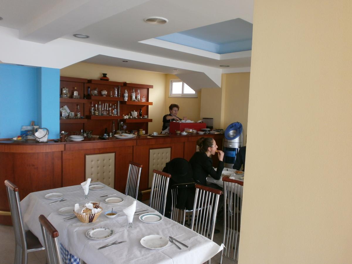 Odhisea Hotel Restaurant Qeparo Bagian luar foto