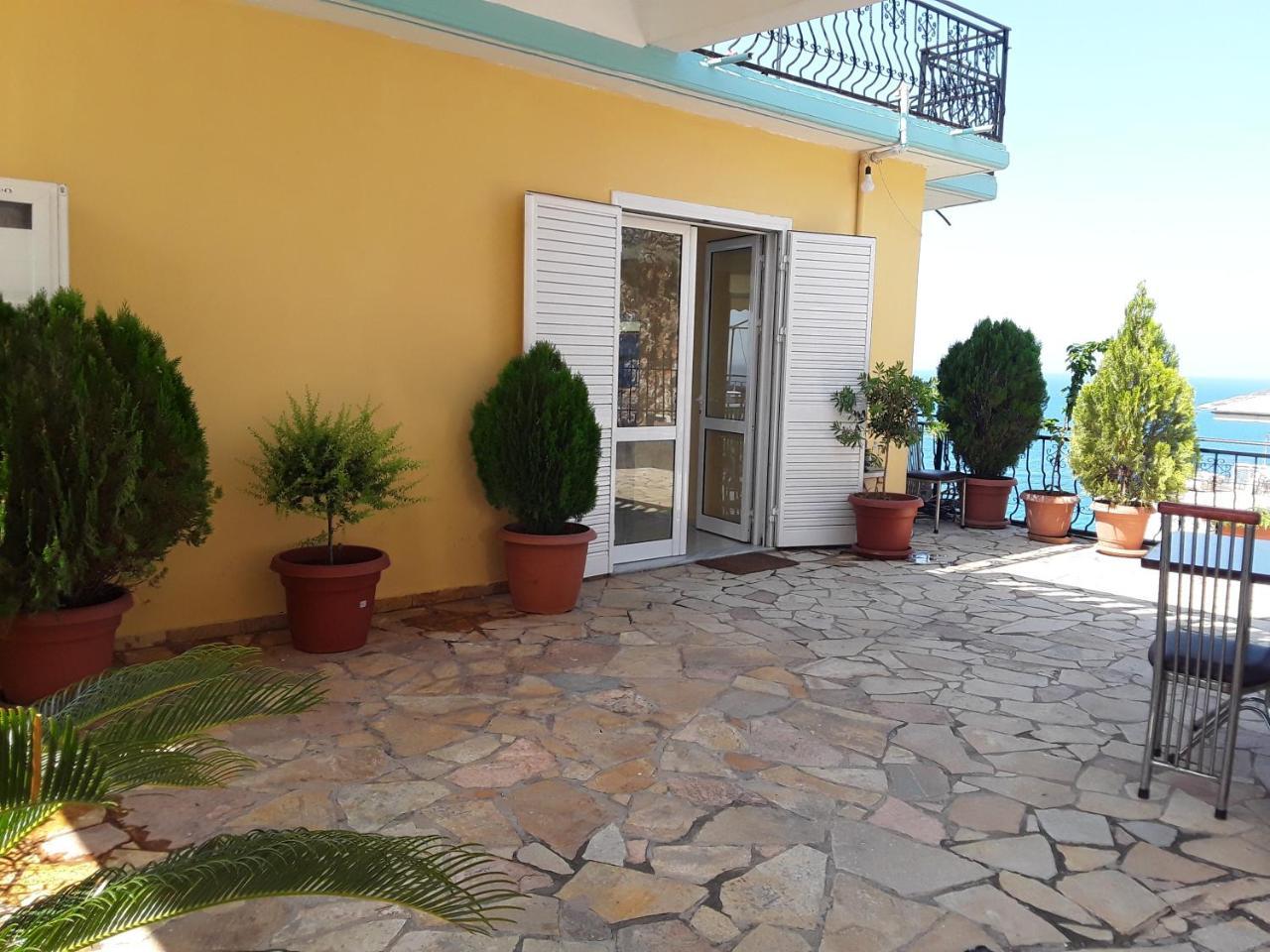 Odhisea Hotel Restaurant Qeparo Bagian luar foto