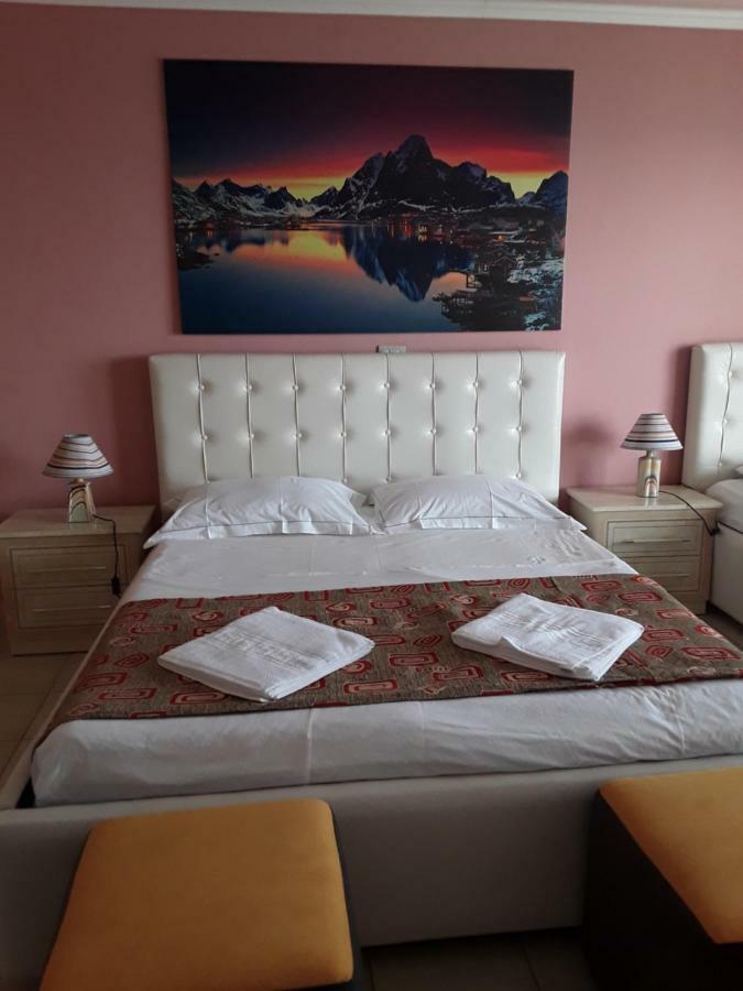 Odhisea Hotel Restaurant Qeparo Bagian luar foto