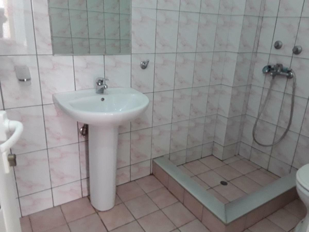 Odhisea Hotel Restaurant Qeparo Bagian luar foto