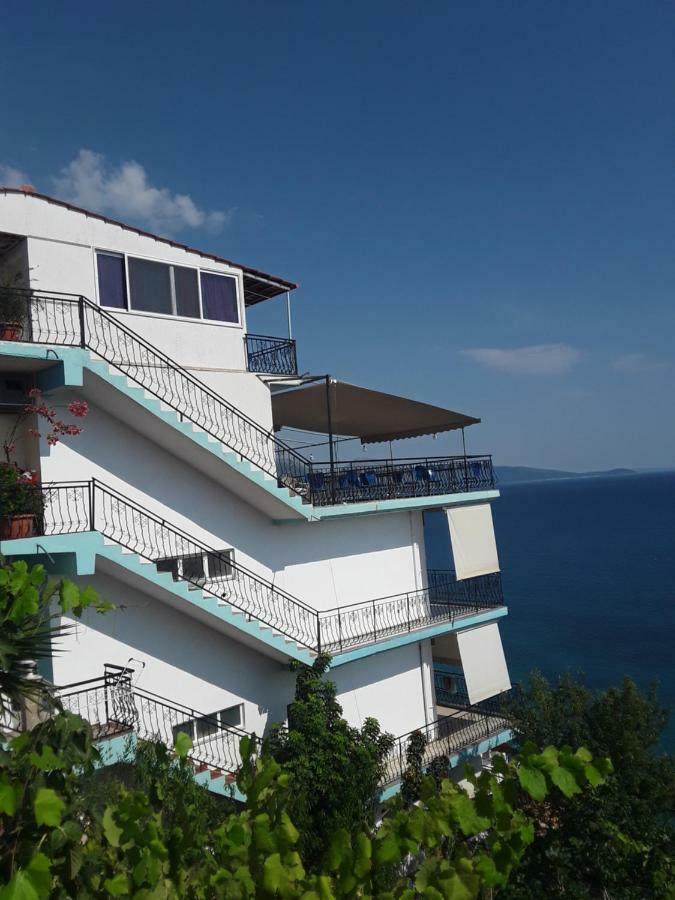 Odhisea Hotel Restaurant Qeparo Bagian luar foto