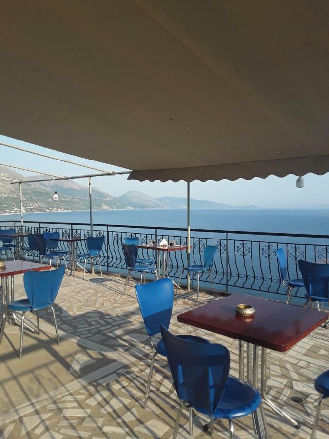 Odhisea Hotel Restaurant Qeparo Bagian luar foto