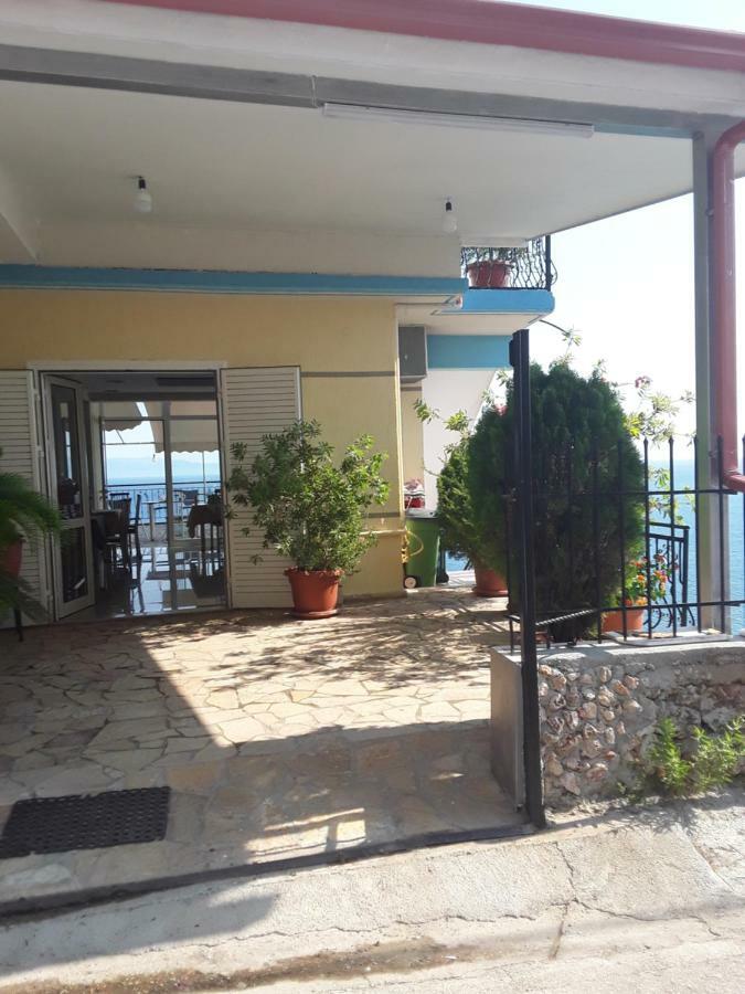 Odhisea Hotel Restaurant Qeparo Bagian luar foto