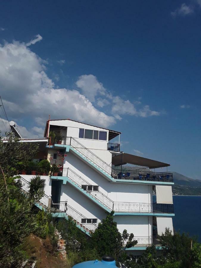 Odhisea Hotel Restaurant Qeparo Bagian luar foto