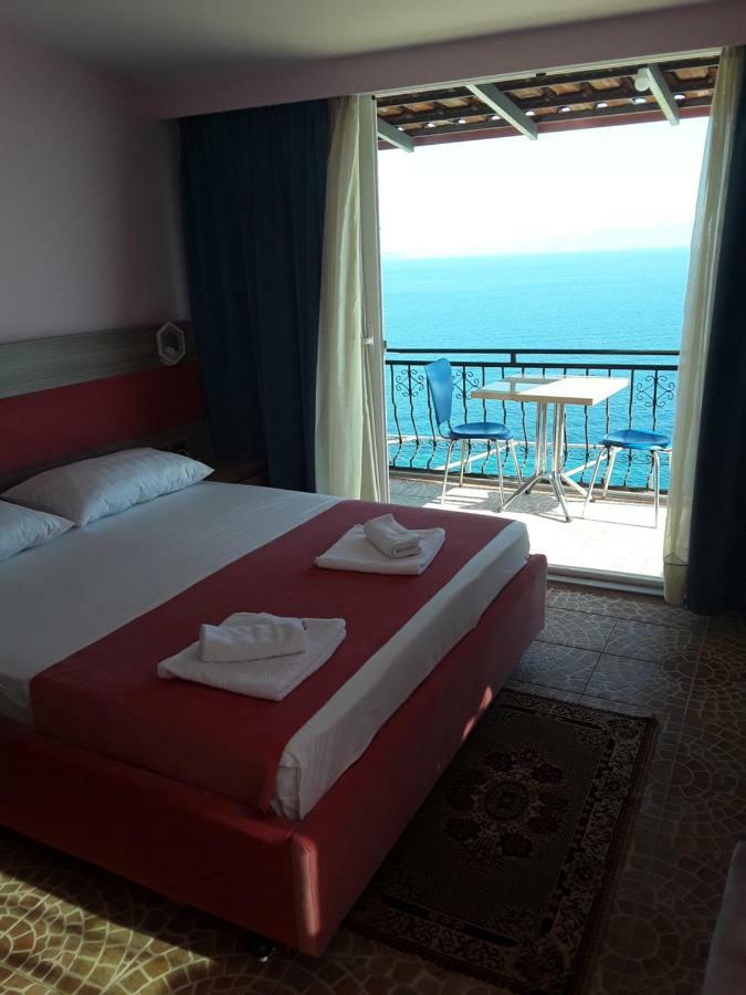 Odhisea Hotel Restaurant Qeparo Bagian luar foto